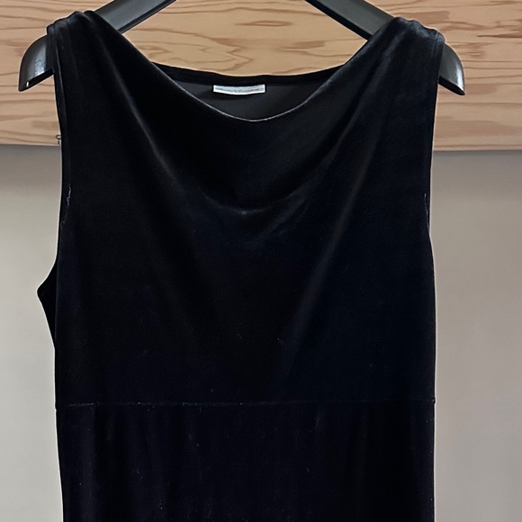 Black Velvet vintage evening gown by Gloria Vanderbilt - Picture 2 of 9